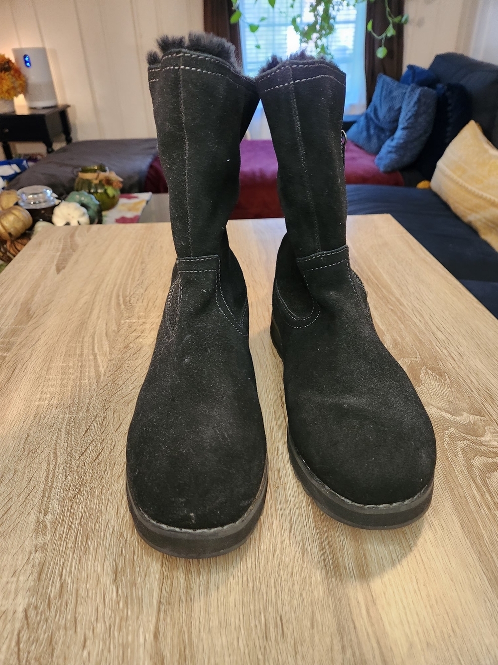 Skechers Women's Keepsakes 2.0 - Warm Road boots in black, featuring a suede upp